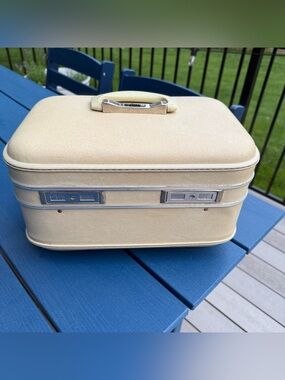 Vintage Eaton’s Birkdale Elite Train Cream Hard Shell 1960s Needs Interior Love